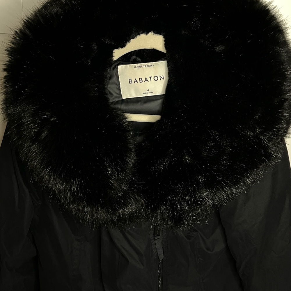 Babaton Aritzia Women Parka. Color: black. Almost new